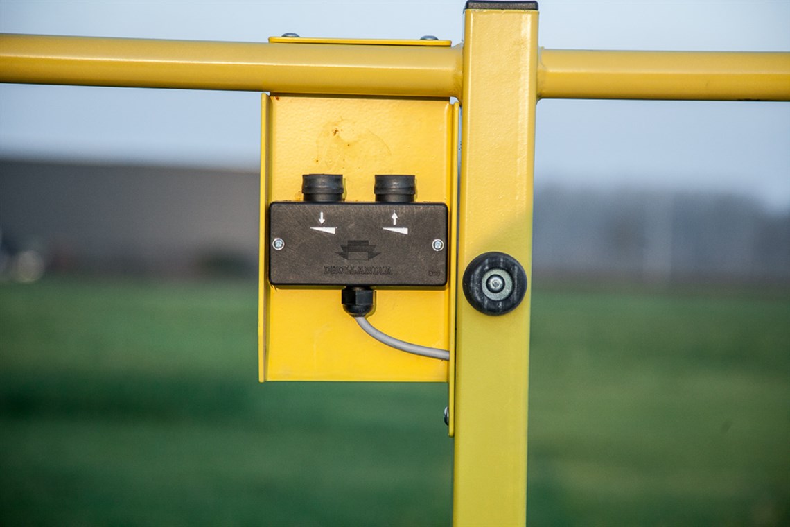 2015-racetrailer-with-office-and-2nd-flex-dec