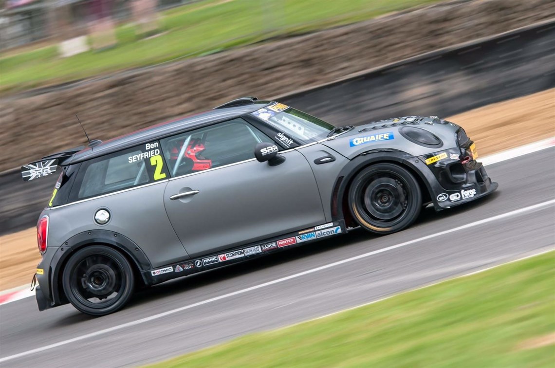 mini-challenge-jcw-race-car