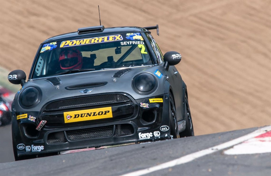 mini-challenge-jcw-race-car