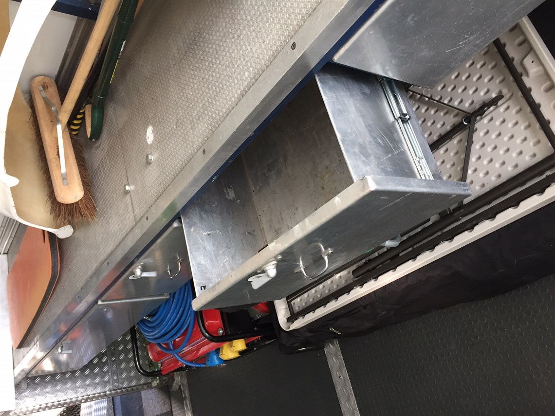 scania-18t-race-2-car-motorsport-transporter