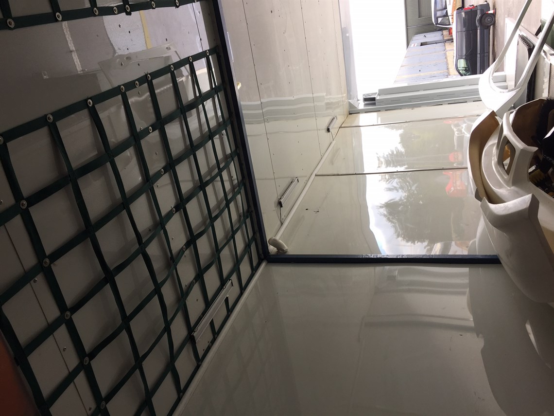 scania-18t-race-2-car-motorsport-transporter