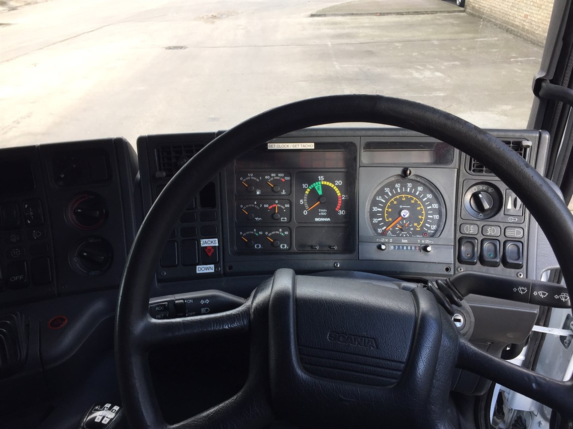 scania-18t-race-2-car-motorsport-transporter