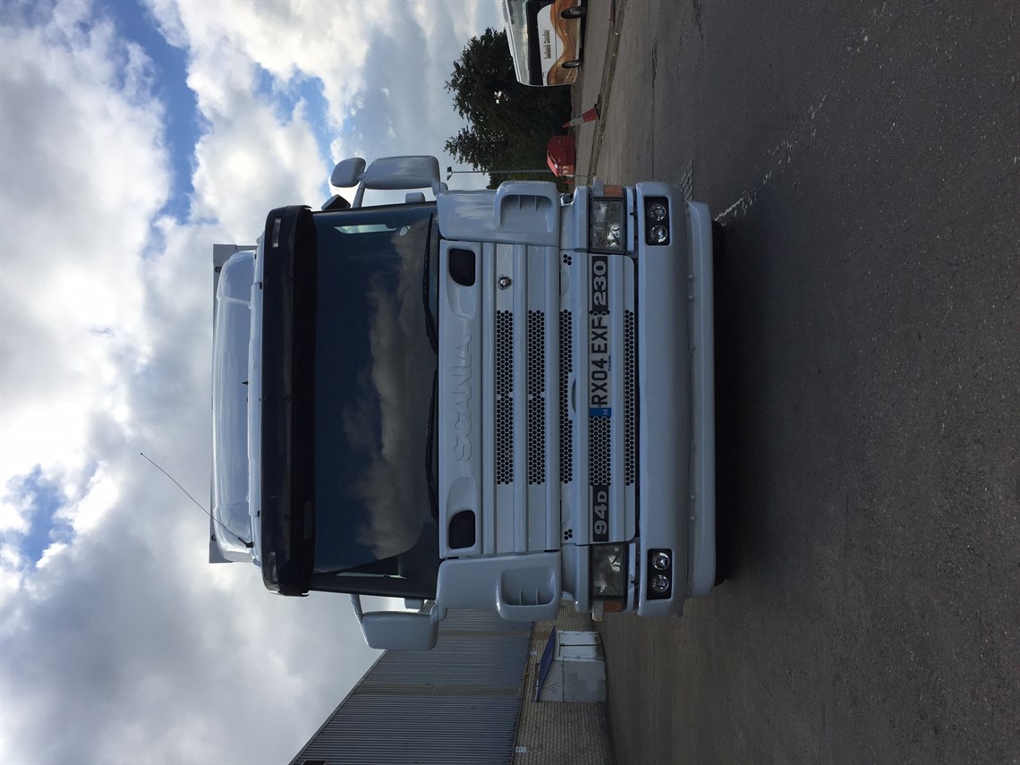 scania-18t-race-2-car-motorsport-transporter