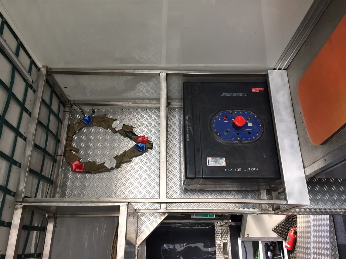 scania-18t-race-2-car-motorsport-transporter