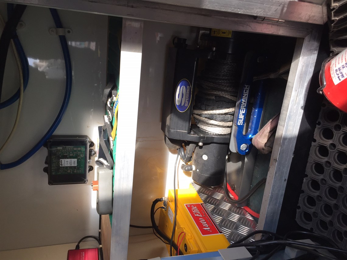 scania-18t-race-2-car-motorsport-transporter