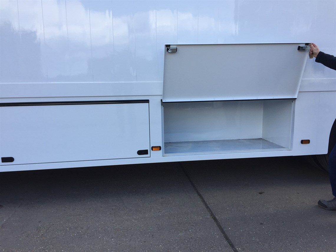 scania-18t-race-2-car-motorsport-transporter