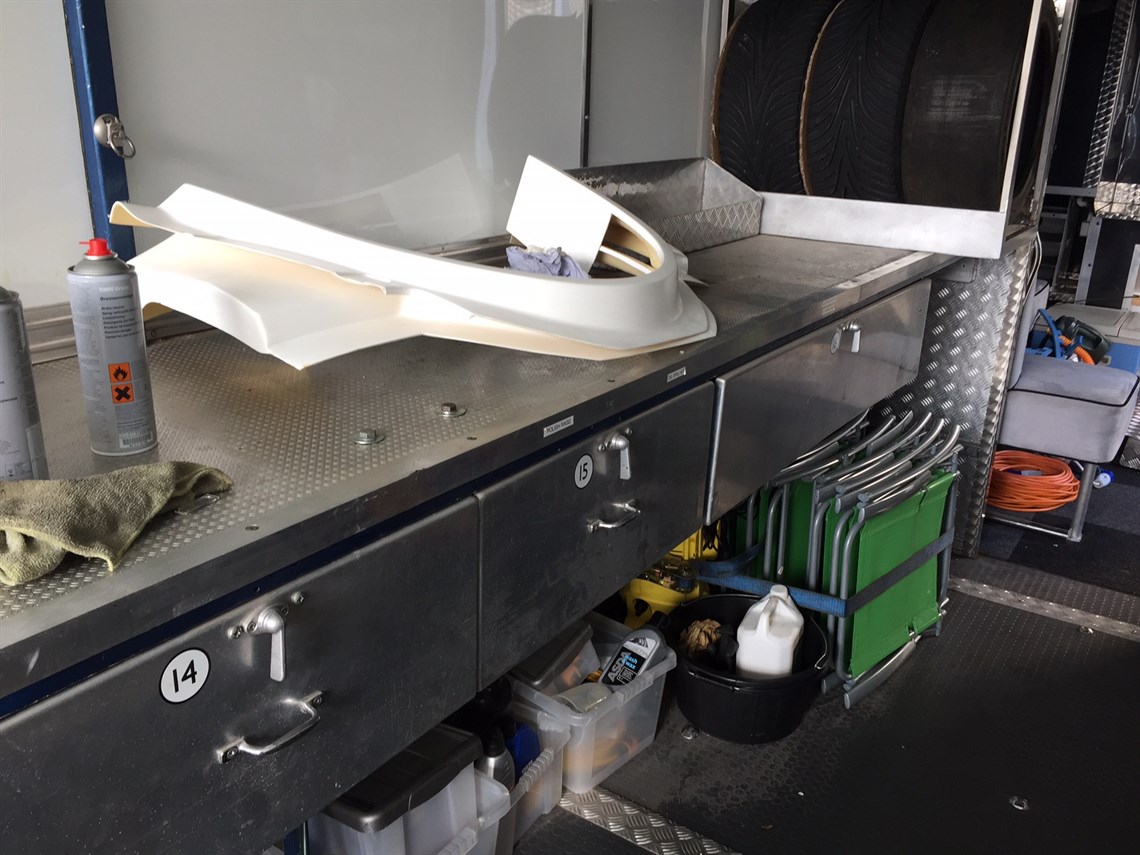 scania-18t-race-2-car-motorsport-transporter