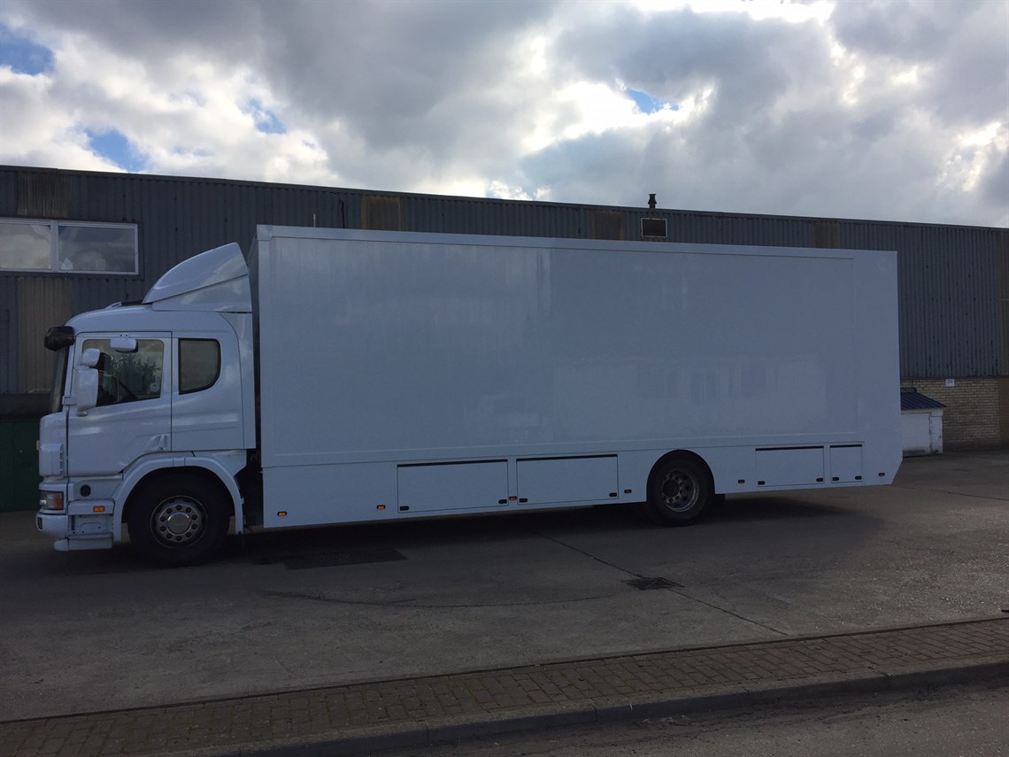 scania-18t-race-2-car-motorsport-transporter