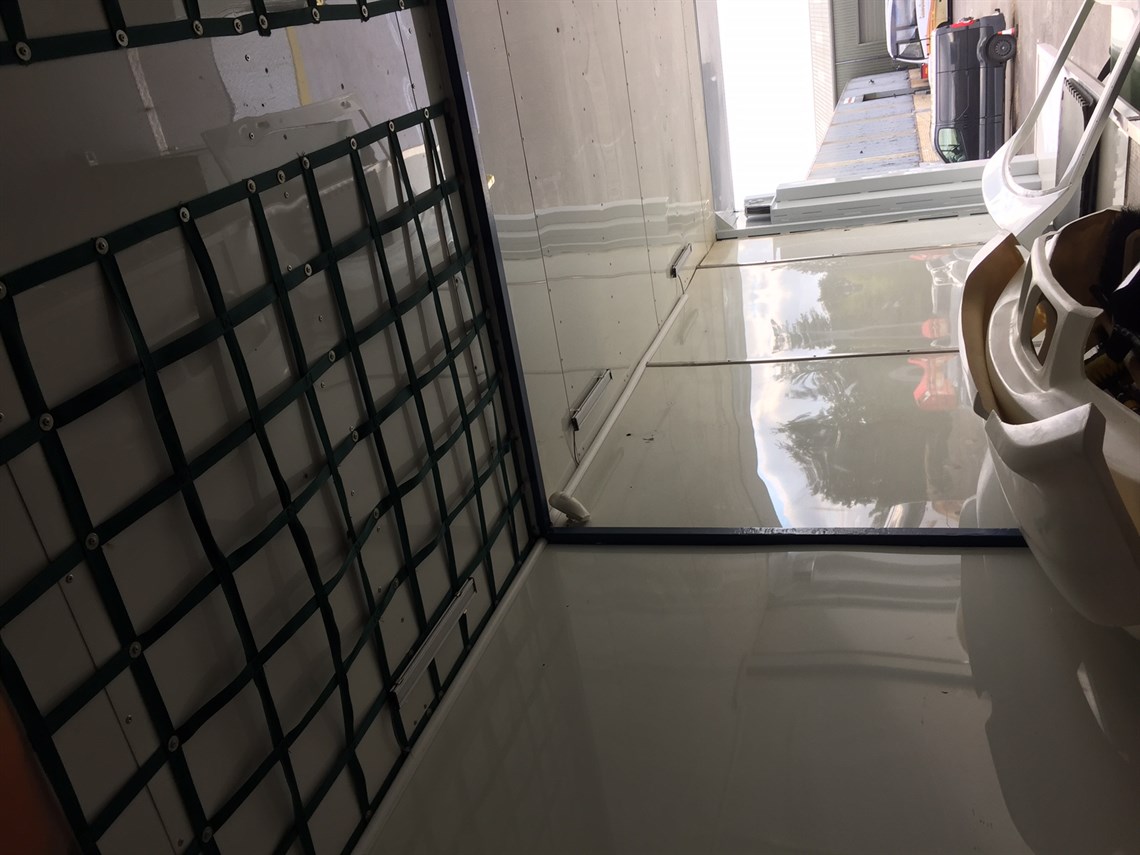 scania-18t-race-2-car-motorsport-transporter