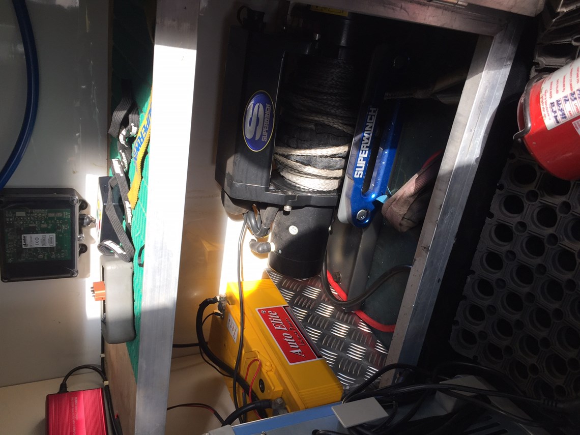 scania-18t-race-2-car-motorsport-transporter