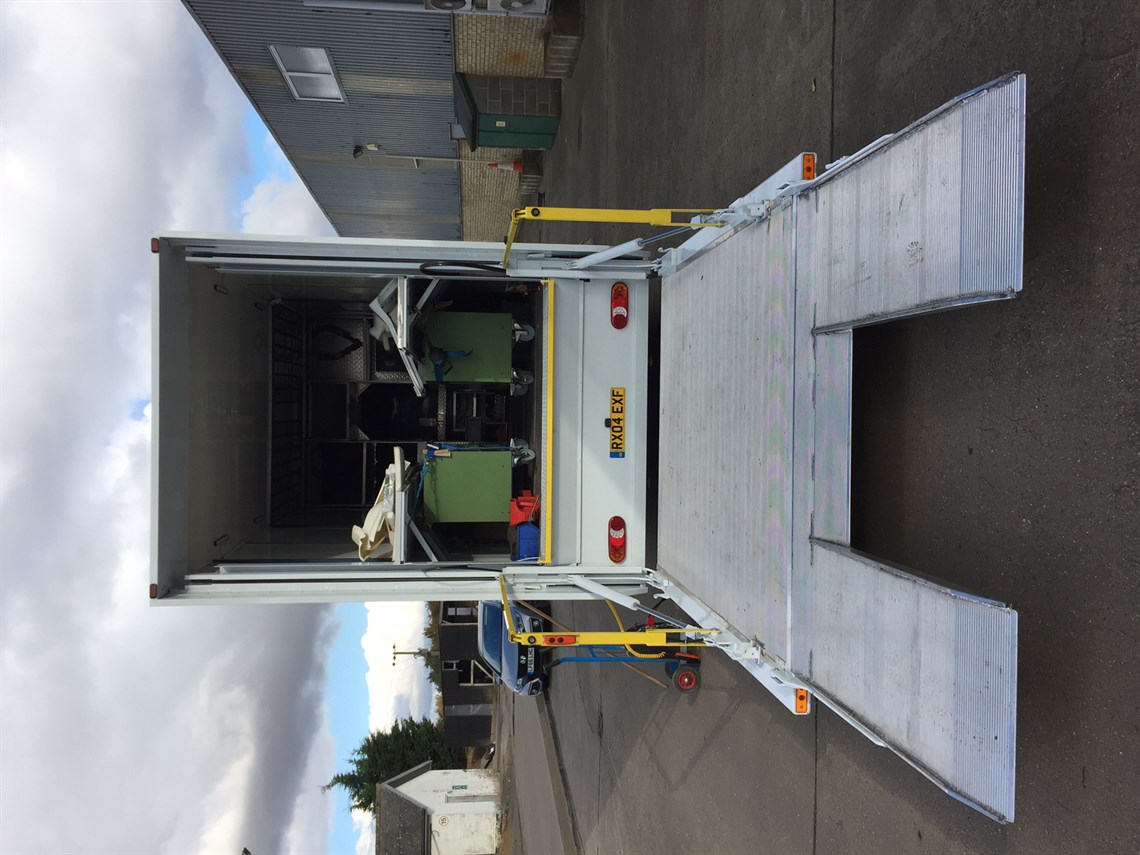 scania-18t-race-2-car-motorsport-transporter