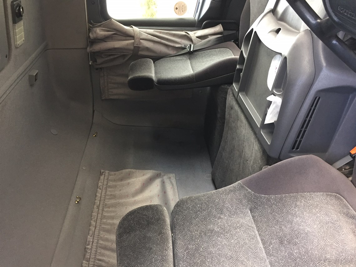 scania-18t-race-2-car-motorsport-transporter