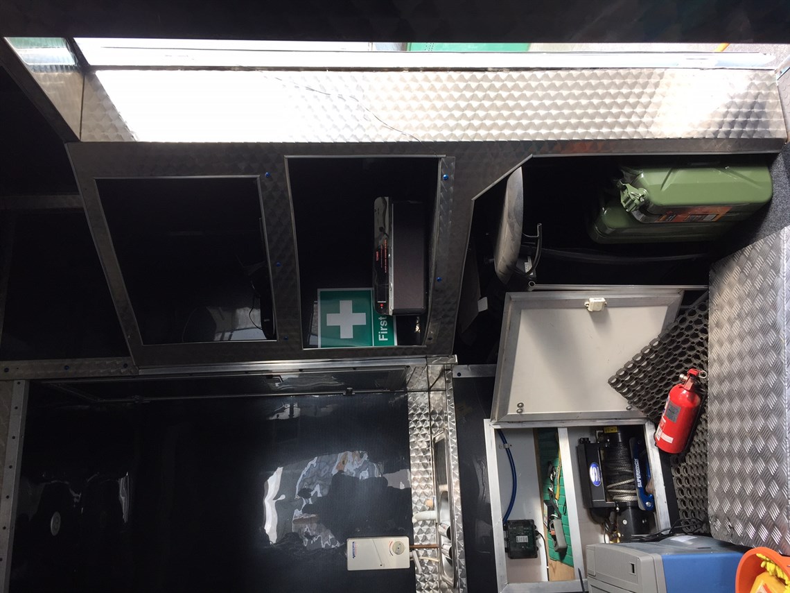 scania-18t-race-2-car-motorsport-transporter