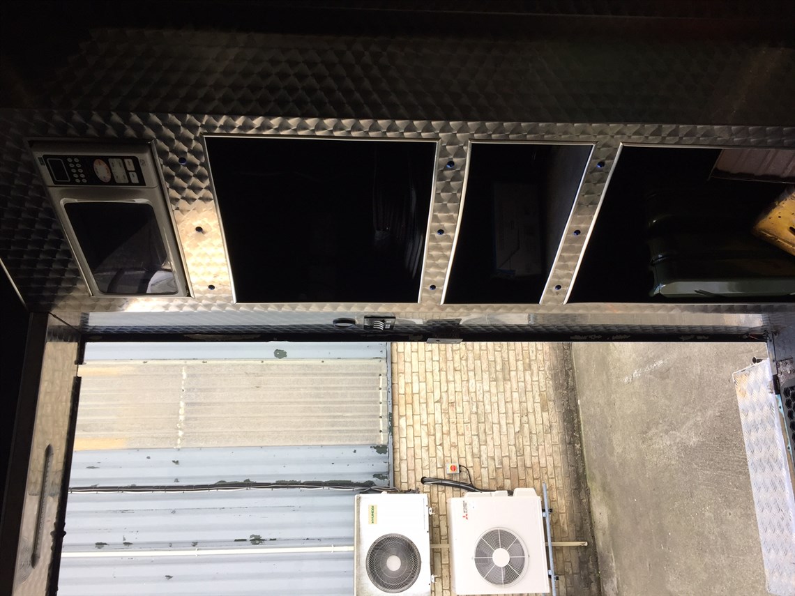 scania-18t-race-2-car-motorsport-transporter