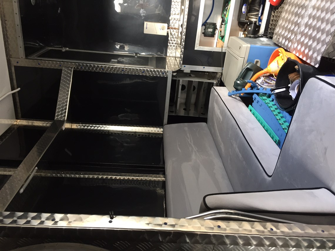 scania-18t-race-2-car-motorsport-transporter