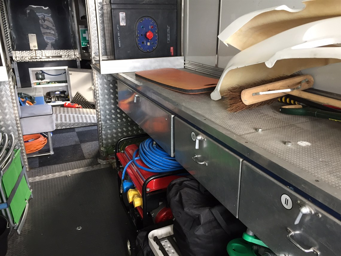 scania-18t-race-2-car-motorsport-transporter