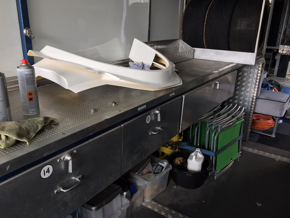 scania-18t-race-2-car-motorsport-transporter