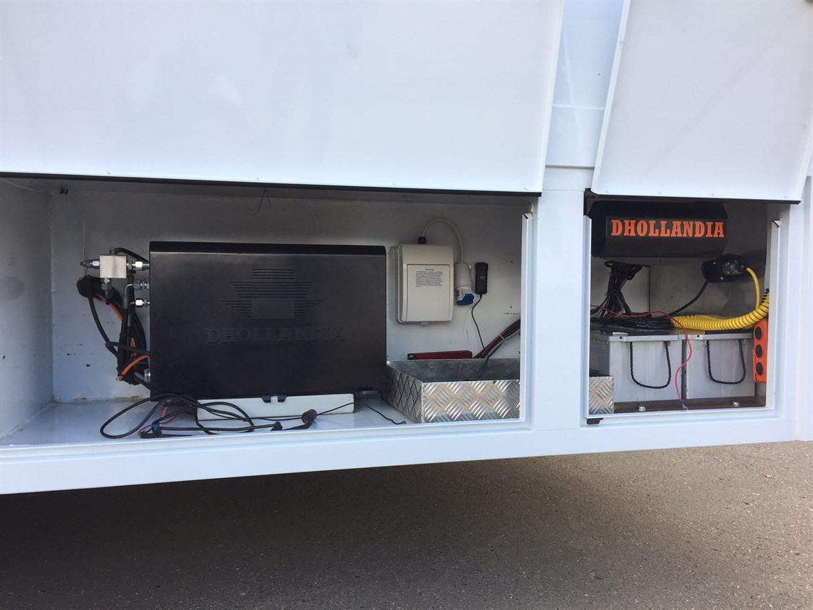 scania-18t-race-2-car-motorsport-transporter