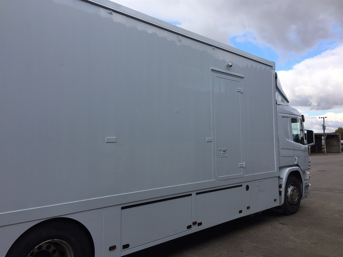 scania-18t-race-2-car-motorsport-transporter