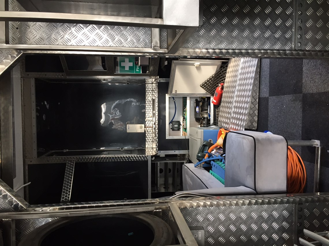 scania-18t-race-2-car-motorsport-transporter