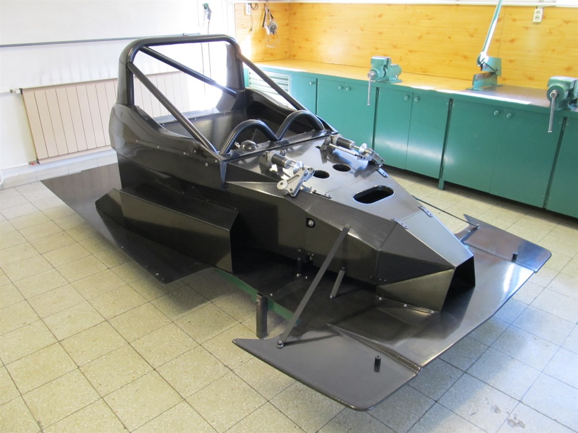 srof-s6-sports-car-2017