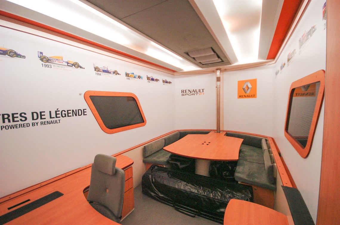 renault-f1-pump-up-office-racetrailer-incl-ma