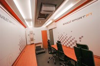 renault-f1-pump-up-office-racetrailer-incl-ma