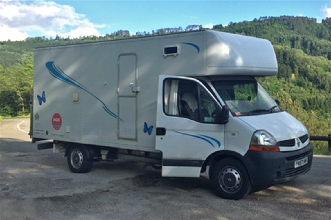 renault-master-25-dci-transporter-35-ton-with