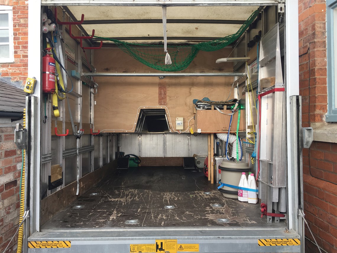 renault-master-25-dci-transporter-35-ton-with