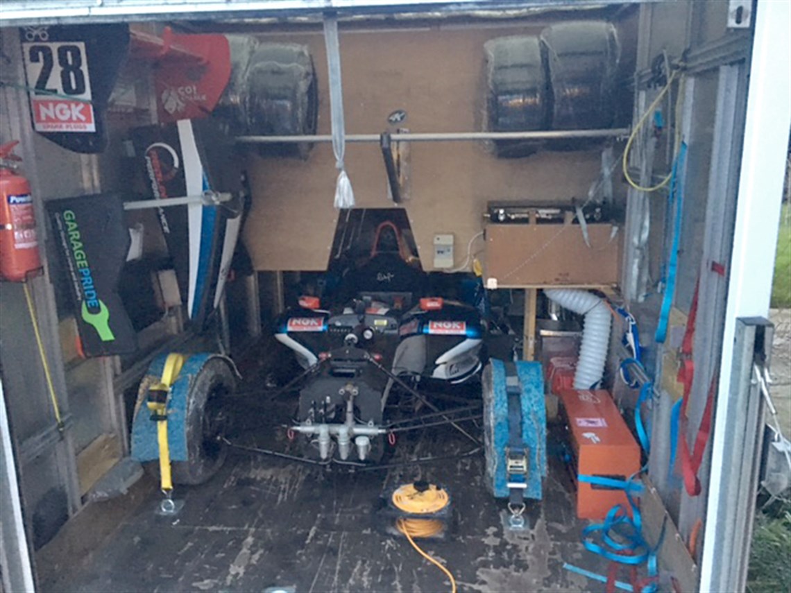 renault-master-25-dci-transporter-35-ton-with