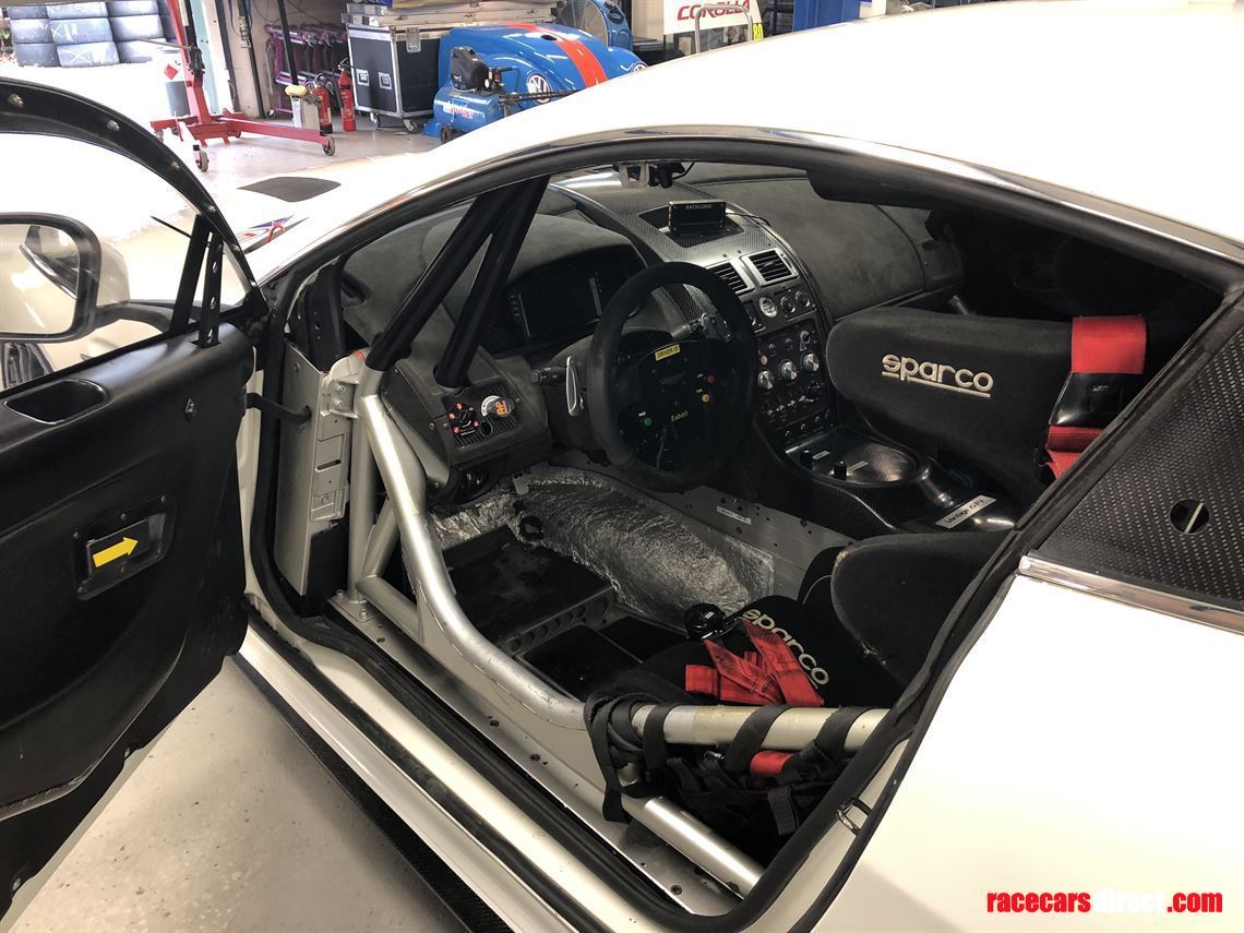 aston-martin-v8-vantage-gt4-093-zero-hours-en