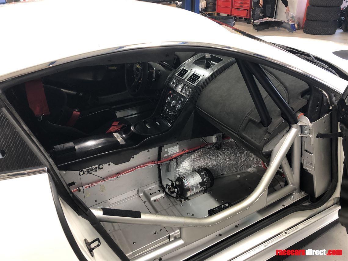 aston-martin-v8-vantage-gt4-093-zero-hours-en