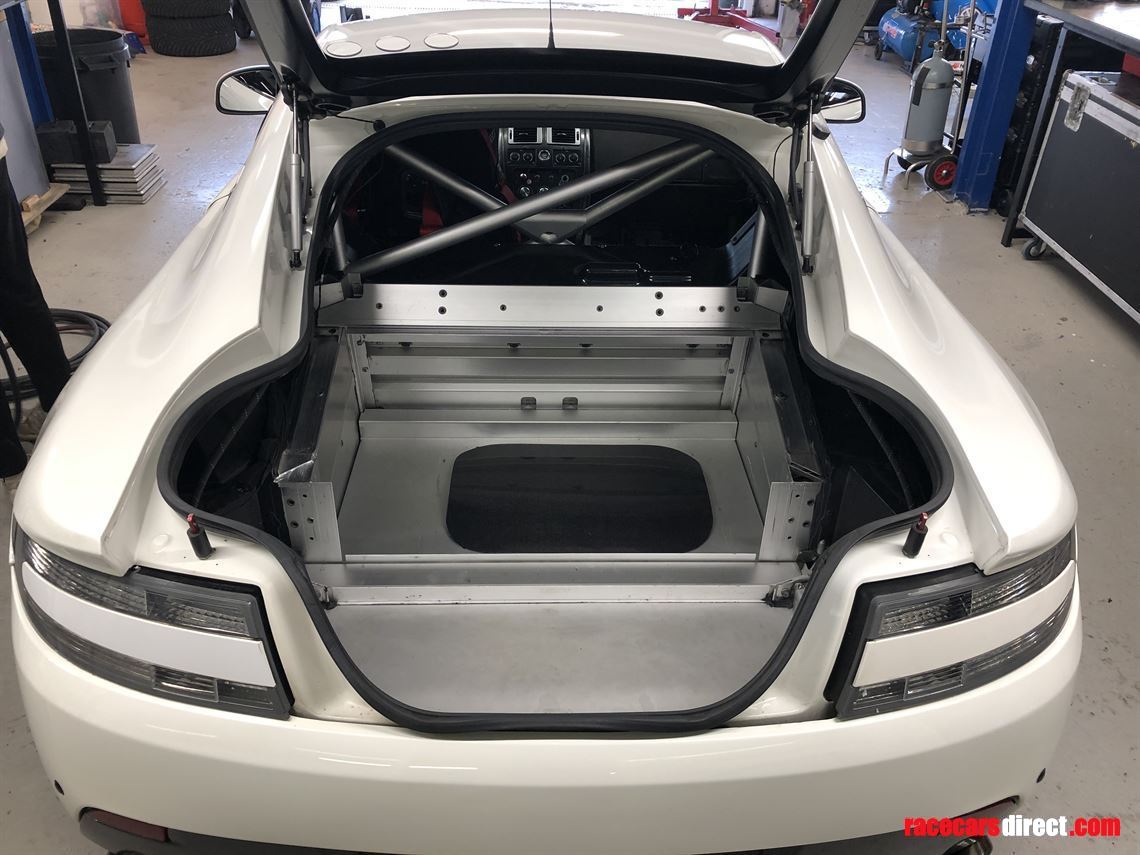 aston-martin-v8-vantage-gt4-093-zero-hours-en