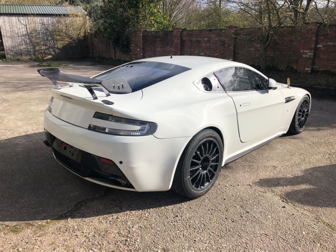 aston-martin-v8-vantage-gt4-093-zero-hours-en