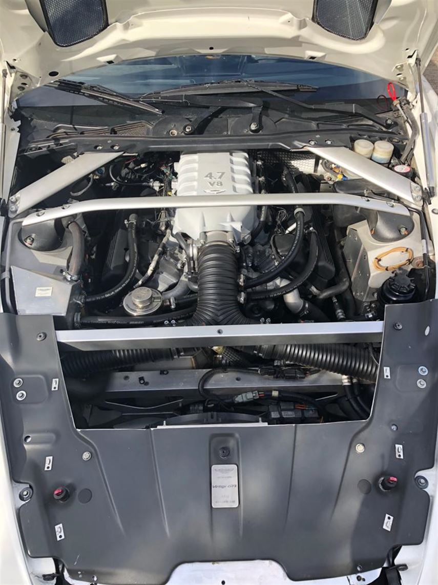 aston-martin-v8-vantage-gt4-093-zero-hours-en