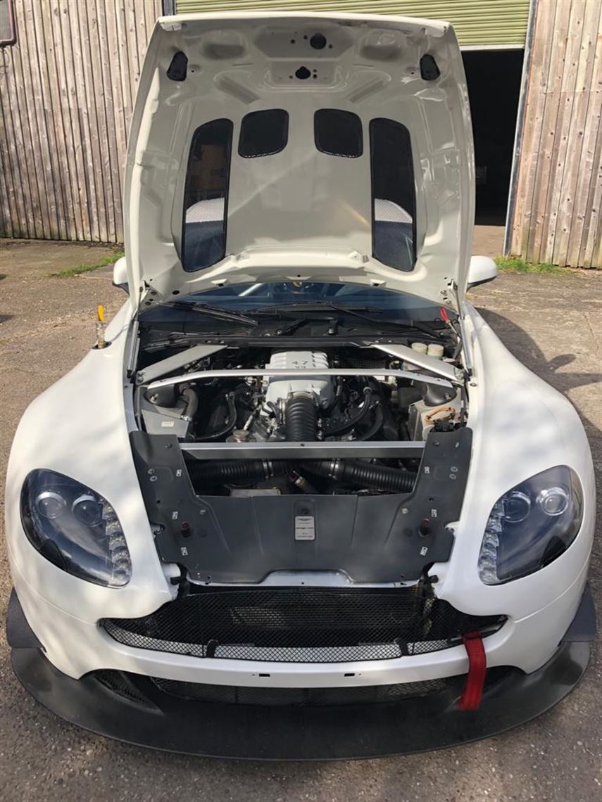 aston-martin-v8-vantage-gt4-093-zero-hours-en