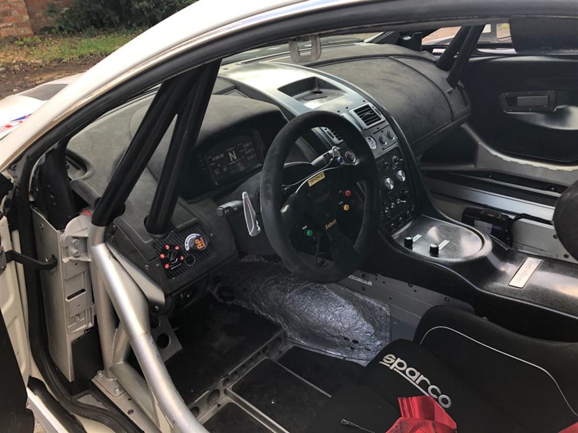 aston-martin-v8-vantage-gt4-093-zero-hours-en