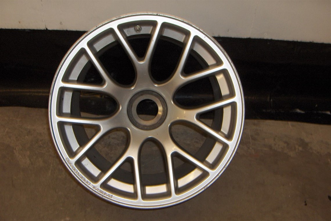 radical-sr3-silver-one-piece-wheels