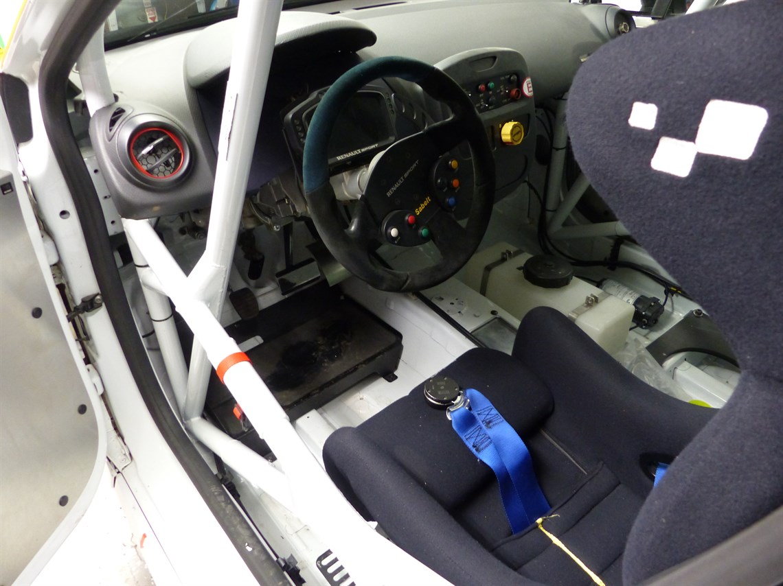 x98-clio-cup-car---race-graduate-cup-winning