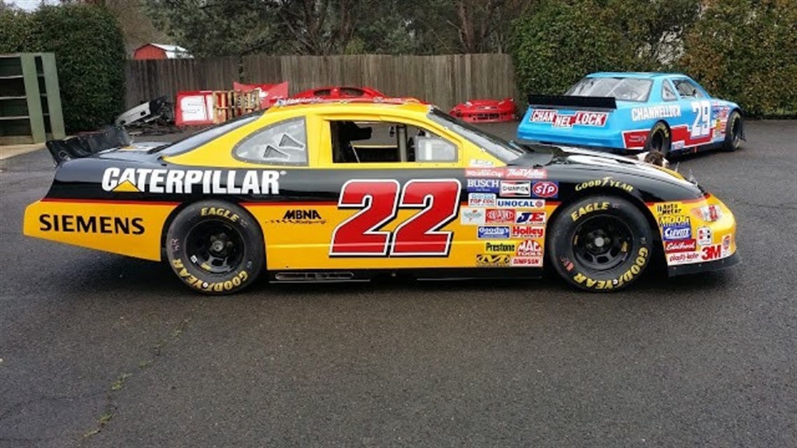 nascar-road-race-ward-burton-22-caterpillar-s