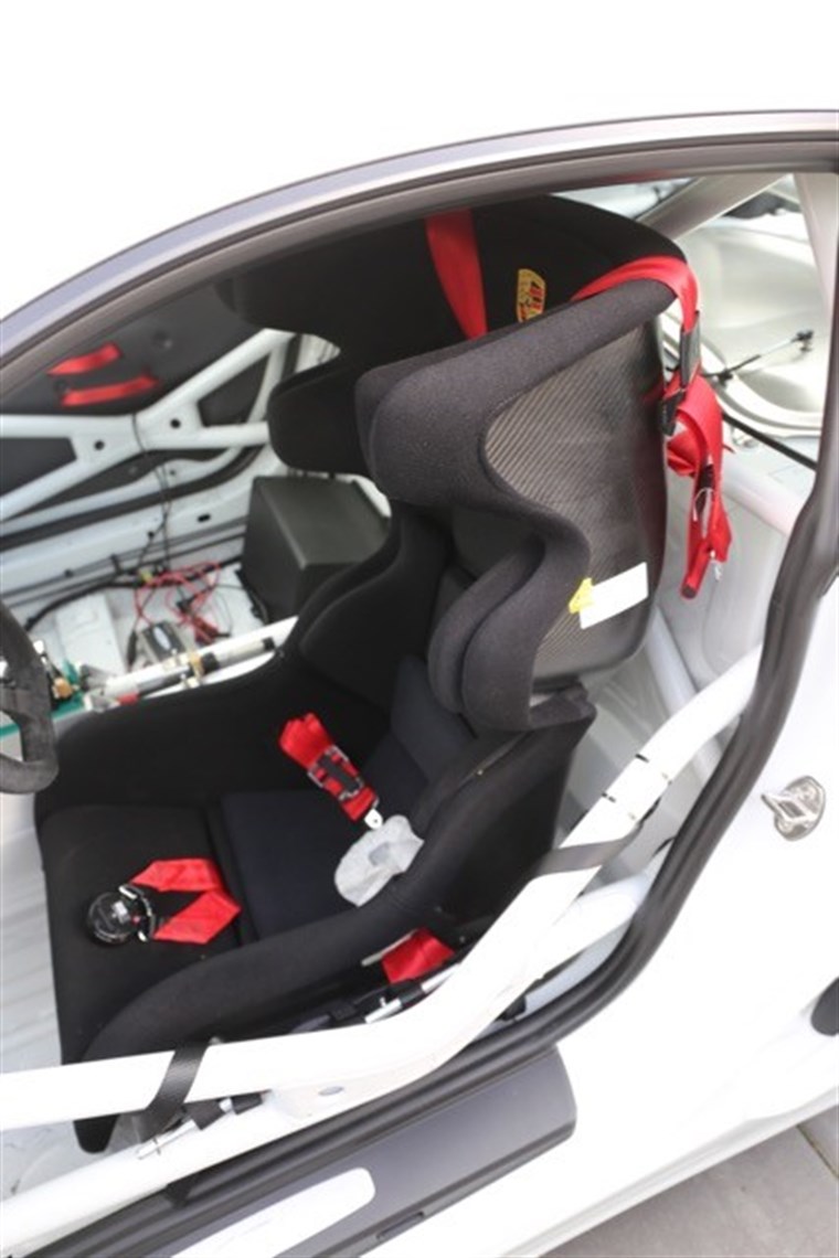 porsche-cayman-gt4-clubsport-racecar