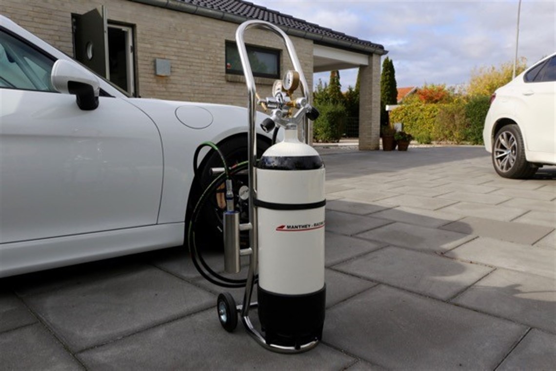 porsche-cayman-gt4-clubsport-racecar