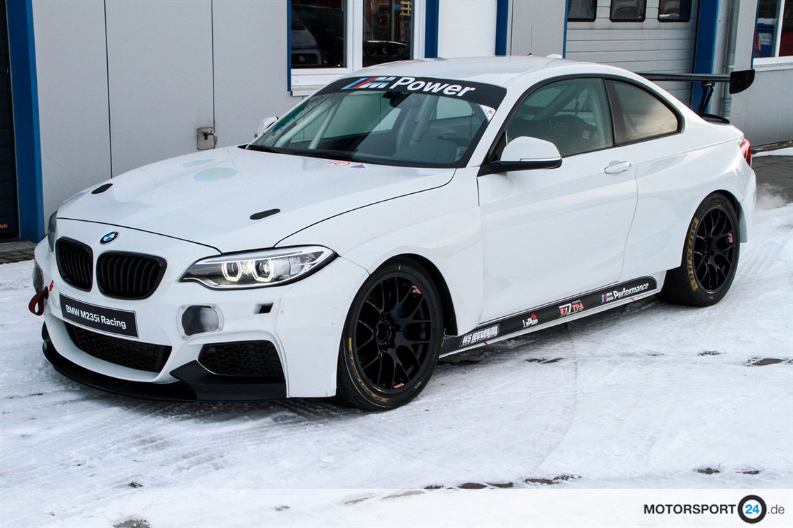 bmw-m235i-racing