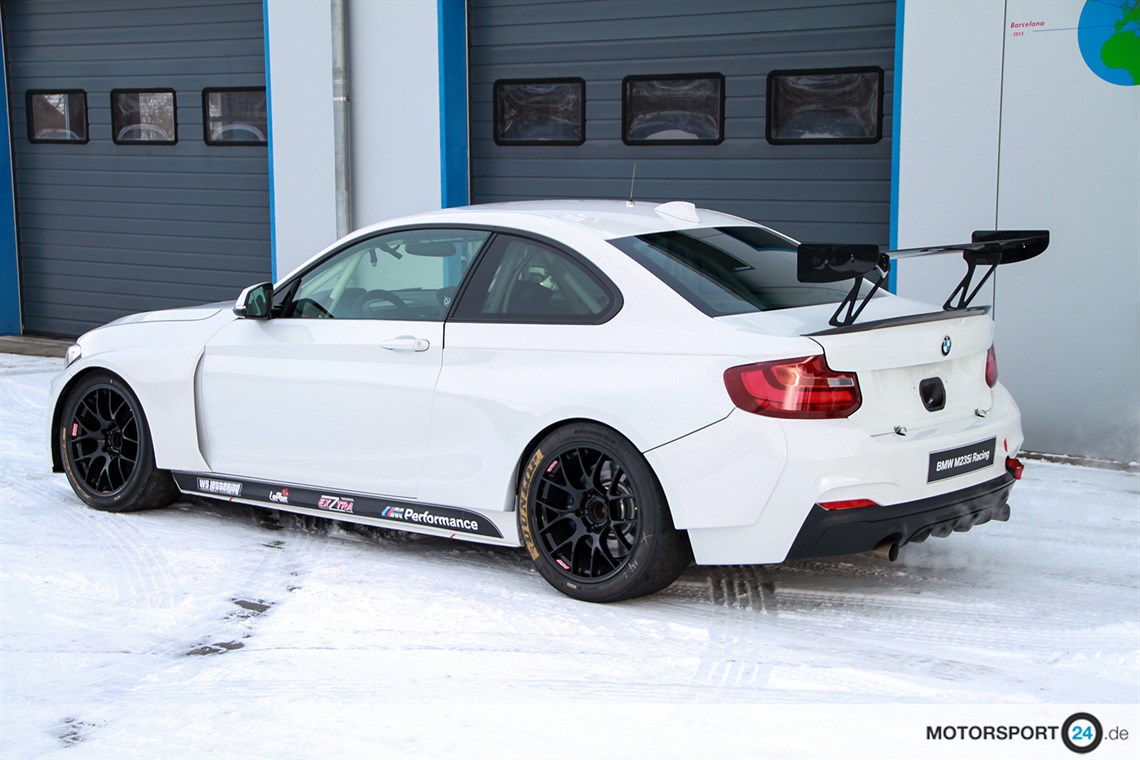 bmw-m235i-racing