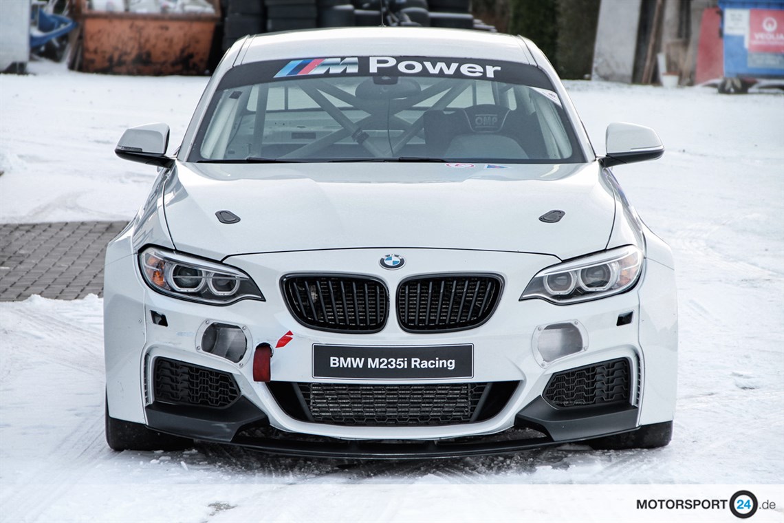 bmw-m235i-racing