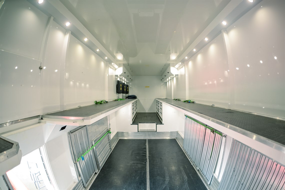 available-now-luxury-brookland-speed-transpor