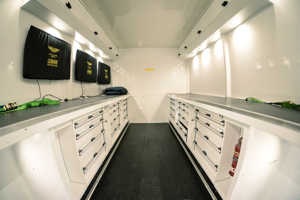 available-now-luxury-brookland-speed-transpor