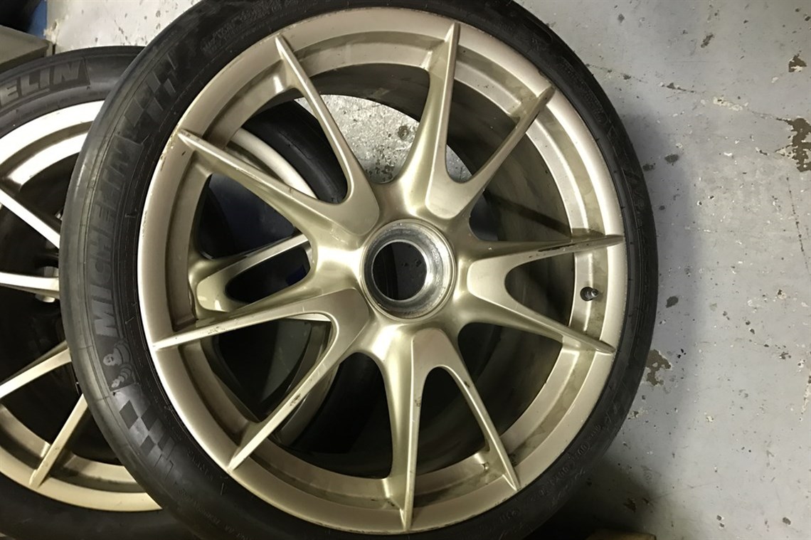 porsche-997-gt23-centre-lock-wheels-cw-tyres