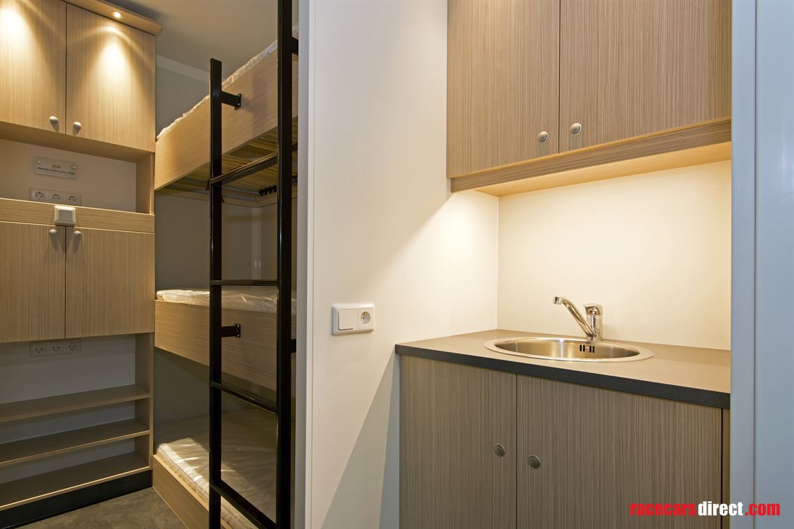 new-race-trailer-up-to-4-cars-6-beds-kitchen