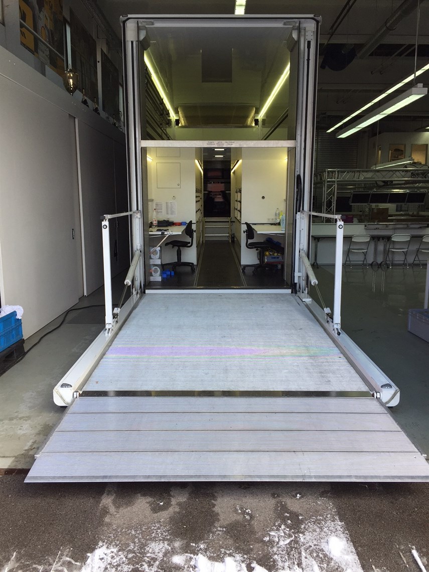 bmw-dtm-schuler-racetrailer-for-3-cars-and-of